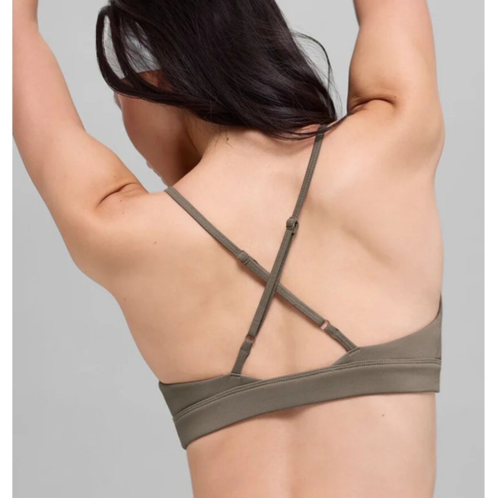 ALO Yoga🤎 NEW COLOR DROP Light Cocoa and White Sports Bra Not Released Yet. - Picture 7 of 8